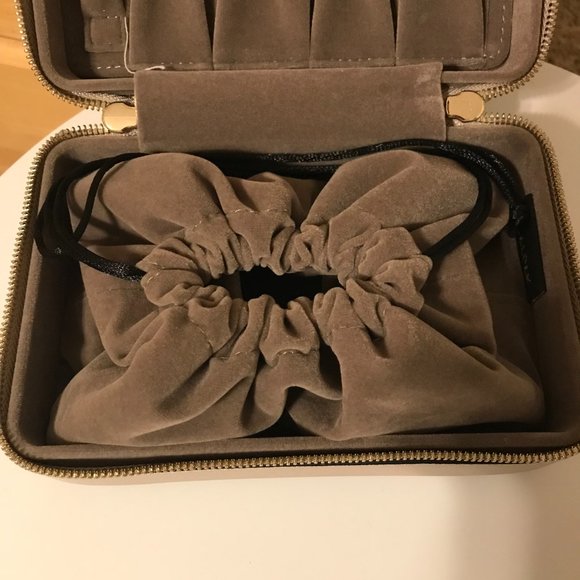 Luxury Jewelry Case - Picture 13 of 15